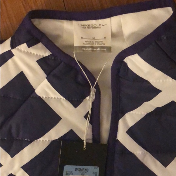 Women’s NikeGoof Medium - Picture 2 of 4